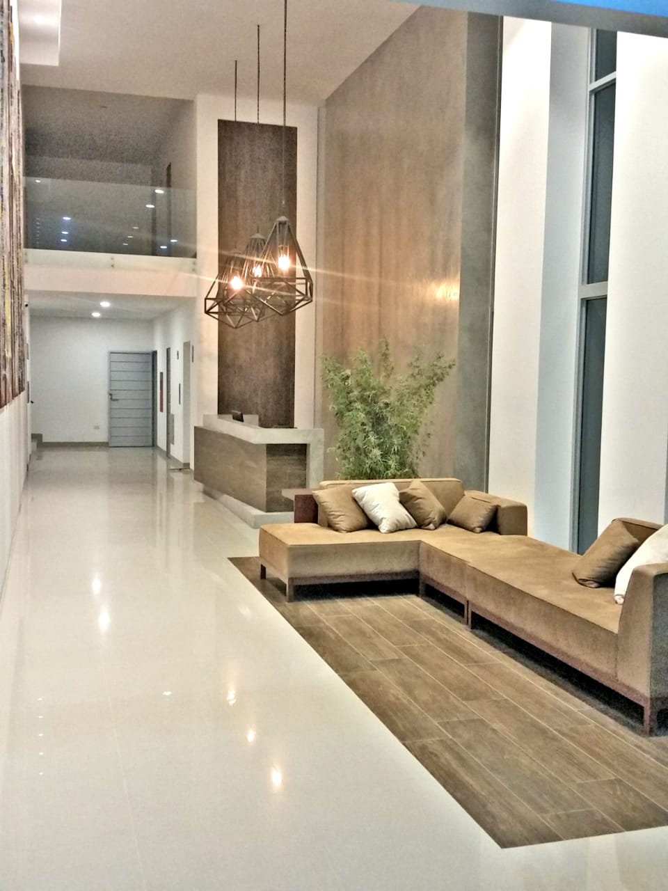 Dpto. De 3 Dorm. En Anticrético Sobre Av. Banzer