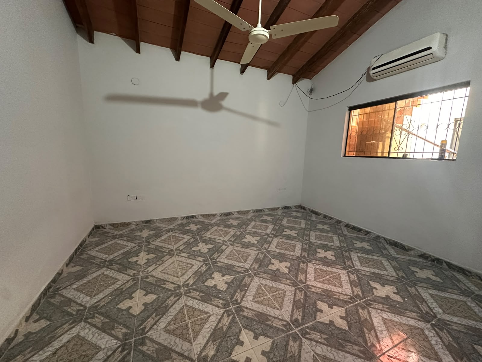 ALQUILO CASA EN LAMBARE — foto 3
