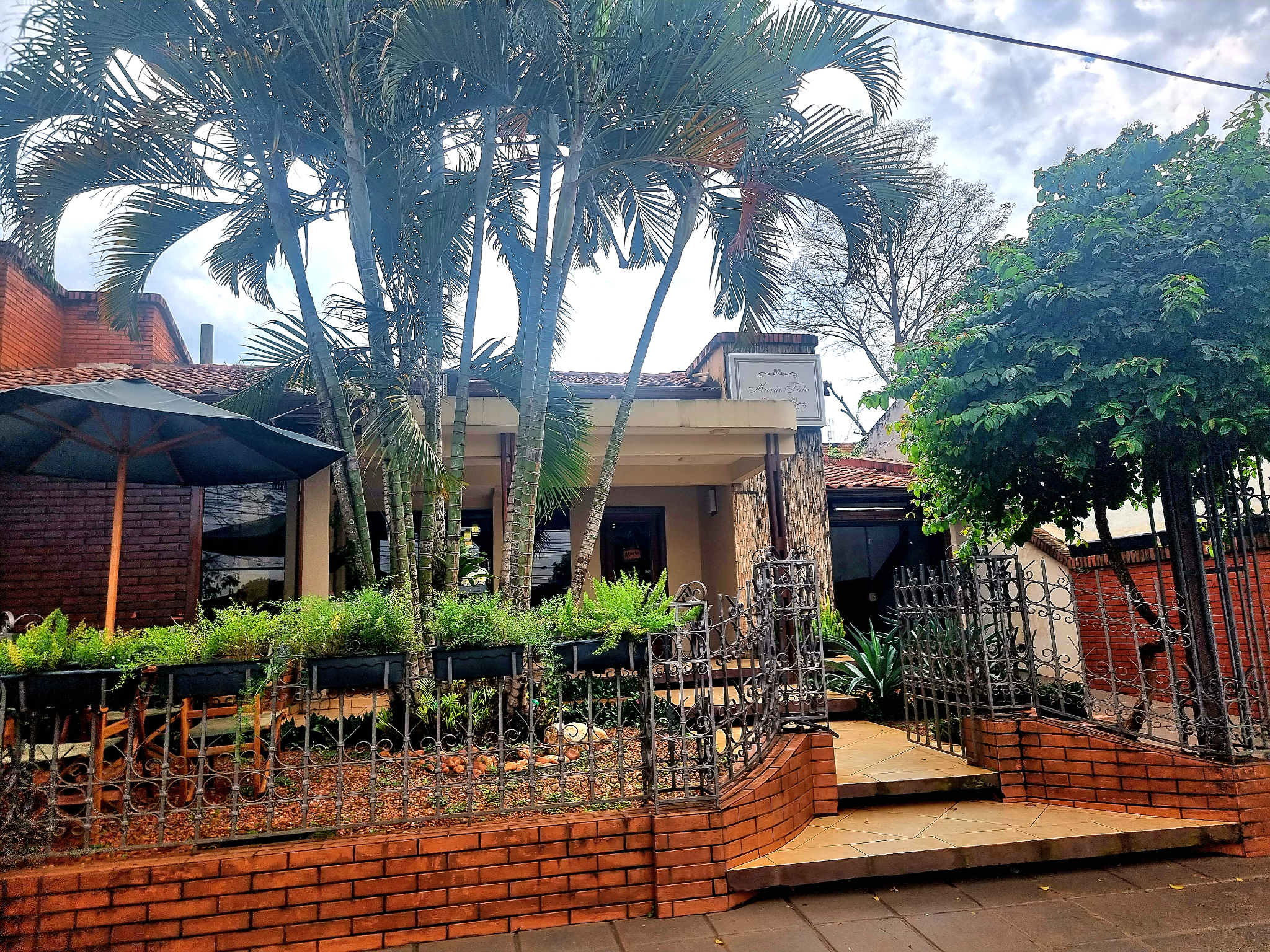 ALQUILO RESIDENCIA PARA USO COMERCIAL O RESIDENCIAL EN VILLA BANCARIA!! — foto 2
