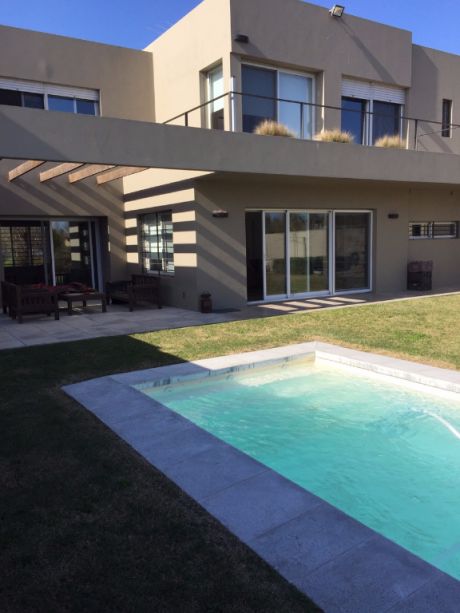 Casa En Venta En Barrio Lagos