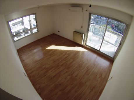 Apartamento En Alquiler De 3 Dormitorios Tres Cruces