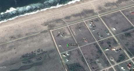 Punta Negra, Piriapolis, Venta De Terreno Contra Frente Al Mar.