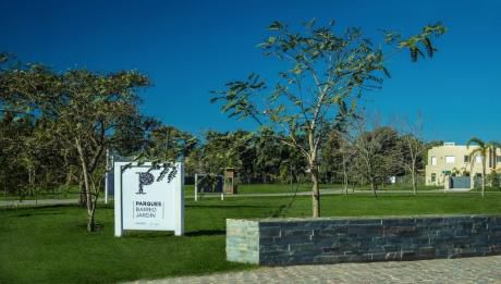 Indiano - Barrio Parques Jardín