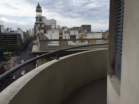 Venta Apto. Centro Sobre 18 De Julio Y Rio Branco 211 M2