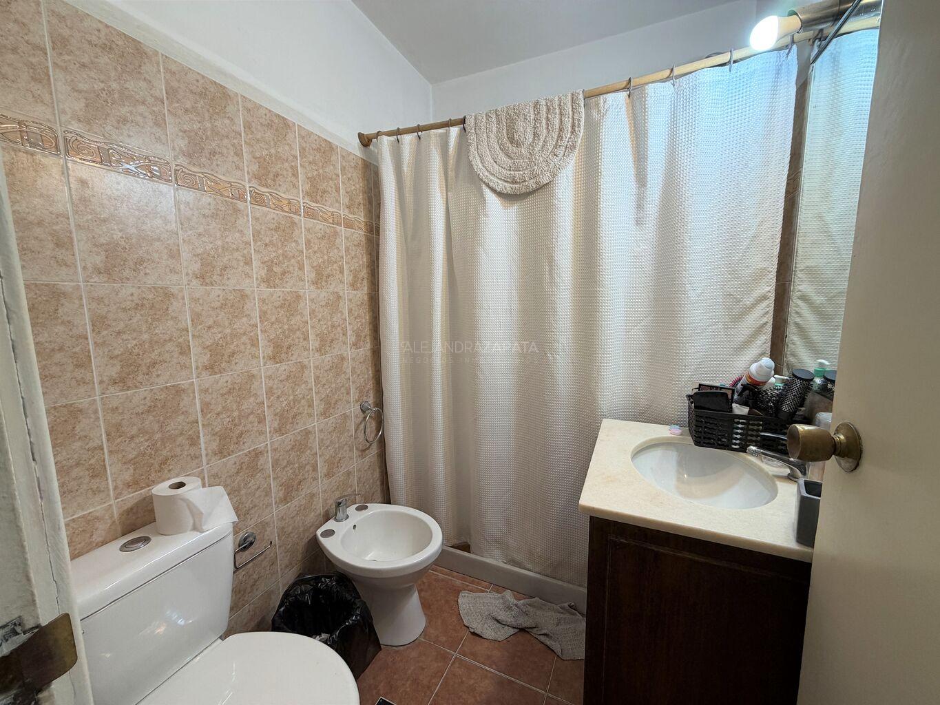 Apartamento en alquiler. 2 dormitorios, calefacción. Centro · Foto 11