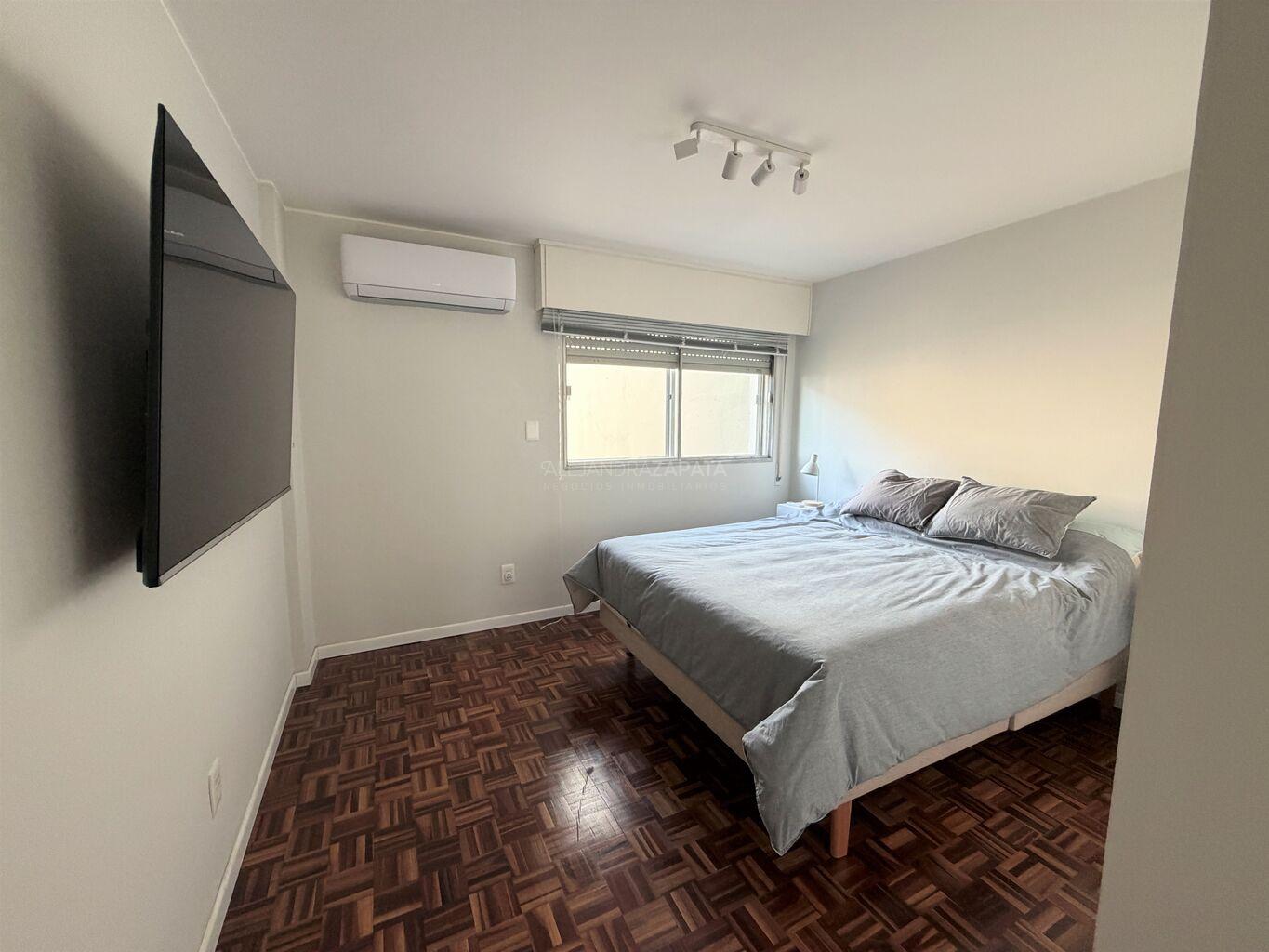 Alquiler apartamento totalmente amoblado y reciclado. 3 dormitorios 2 baños. Pocitos · Foto 10