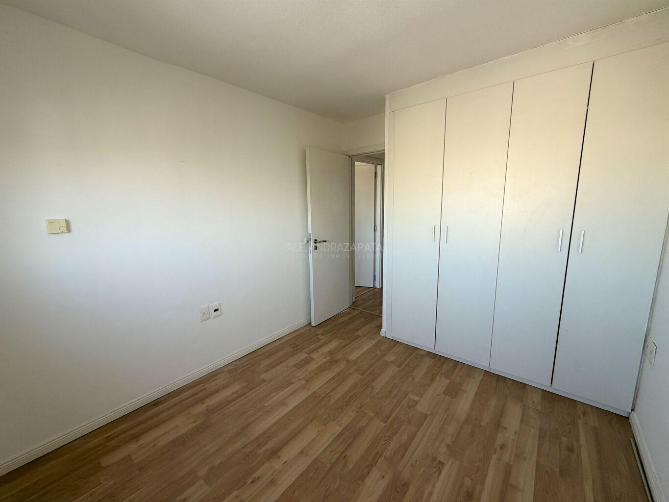 Alquiler apartamento 2 dormitorios, garage, vista despejada. Pocitos · Foto 11