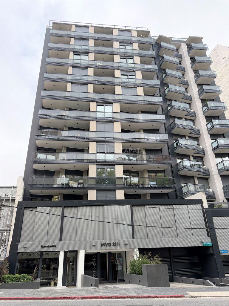 Alquiler Apartamento amoblado 2 dormitorios 2 baños, balcón. Garage. Punta Carretas · Foto 1