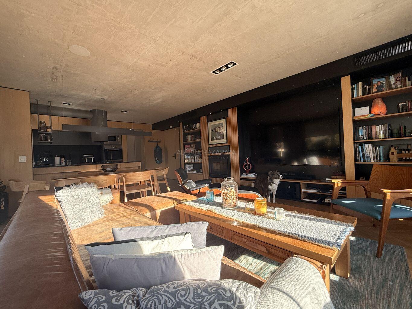 Venta apartamento 2 dormitorios Unico!!!, parrillero, estufa a leña, garage doble. Punta Gorda