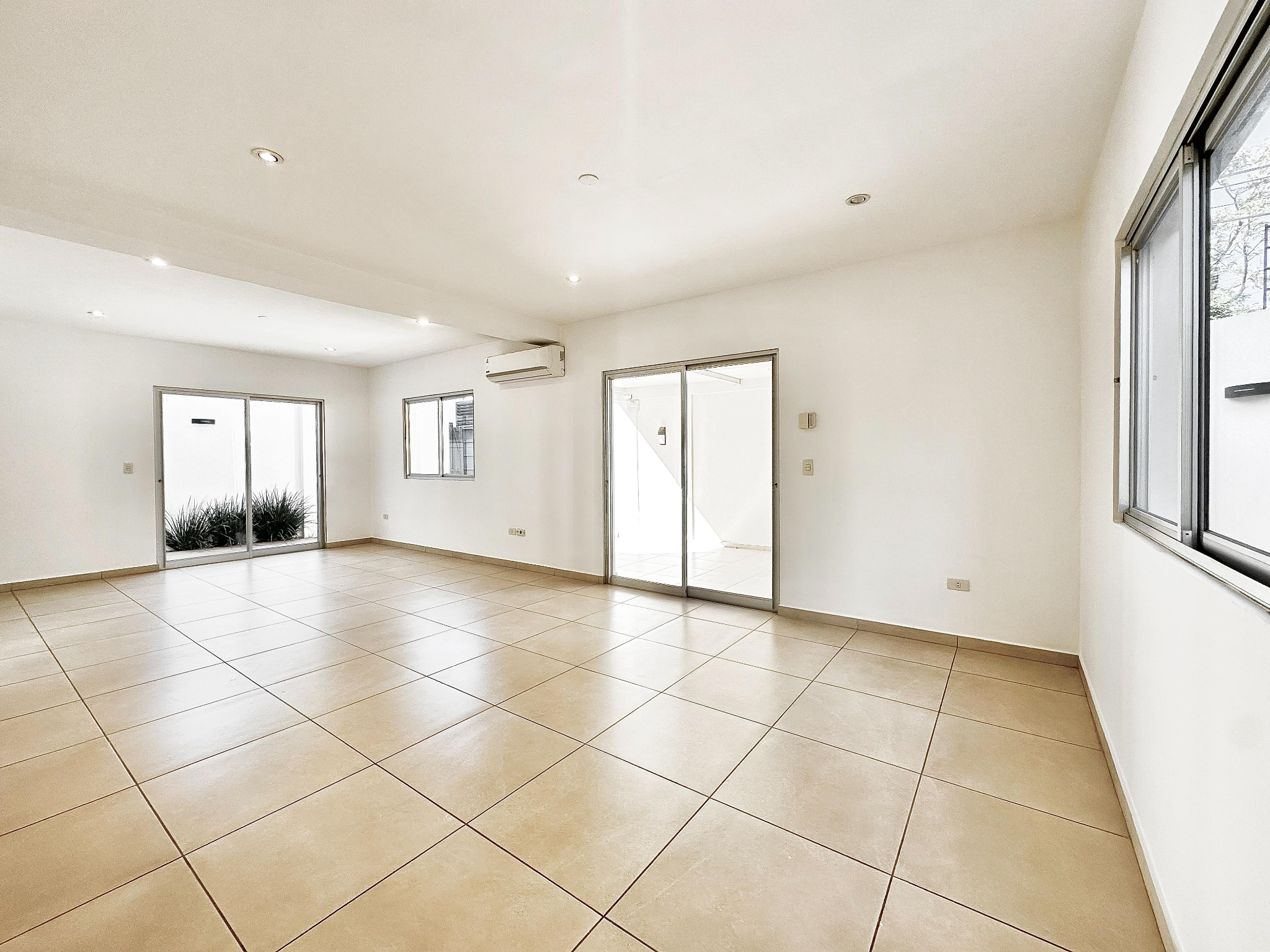 ALQUILO HERMOSO DUPLEX EN BARRIO LOS LAURELES-ASUNCION — photo 2