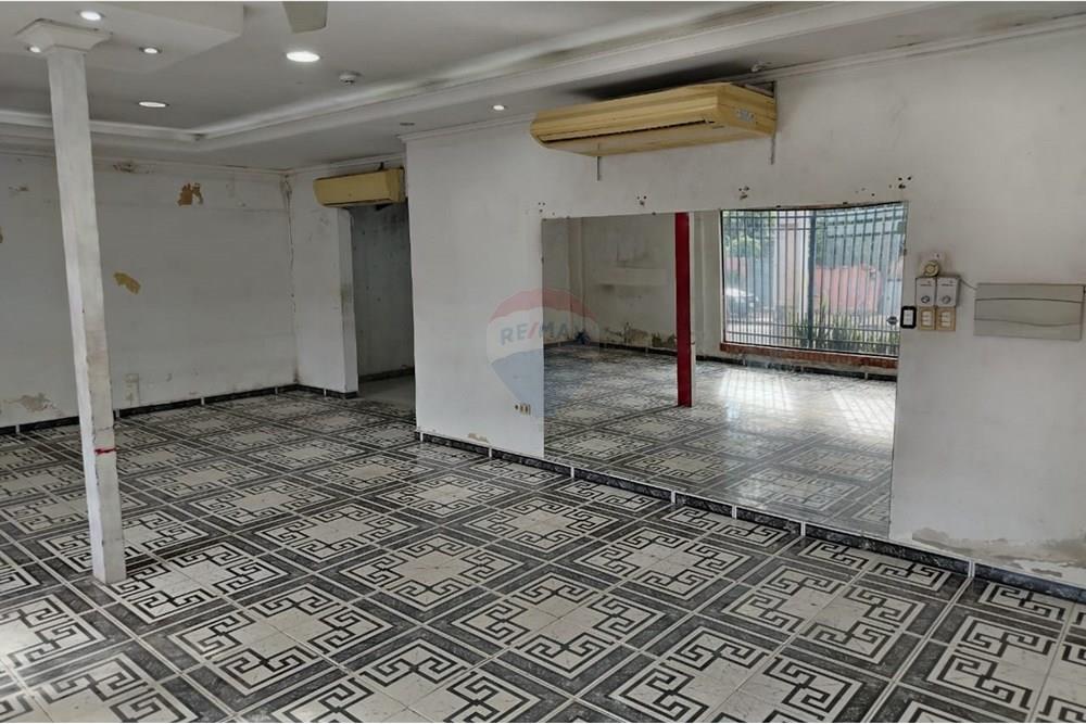 ALQUILO LOCAL COMERCIAL EN NAZARETH — foto 2
