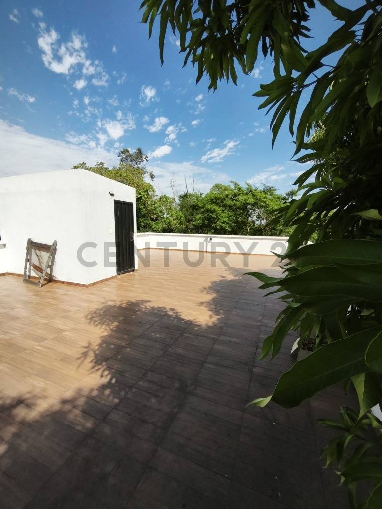 ALQUILER DE HERMOSA CASA EN BARRIO CERRADO LA FLORESTA – ZONA AEROPUERTO — foto 2