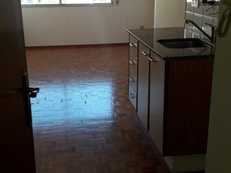Pocitos, A Pasos De La Rambla, 1 Dorm, Al Fte, Port, Garaje, Todas Las Gtias!