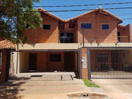 Vendo Hermoso.duplex En Bo.herrera Con.patio Y Opcion De Piscina