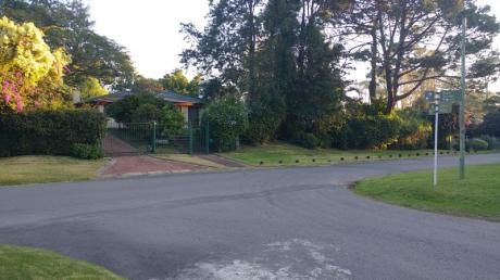 Muy Linda Casa Con 3.470 M2 - 3 Y Dep.
