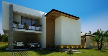 En Venta Lujosa Casa En Colinas Del Urubo II