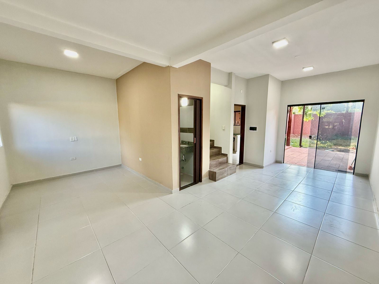 VENDO HERMOSO DUPLEX EN LUQUE LAURELTY — foto 2