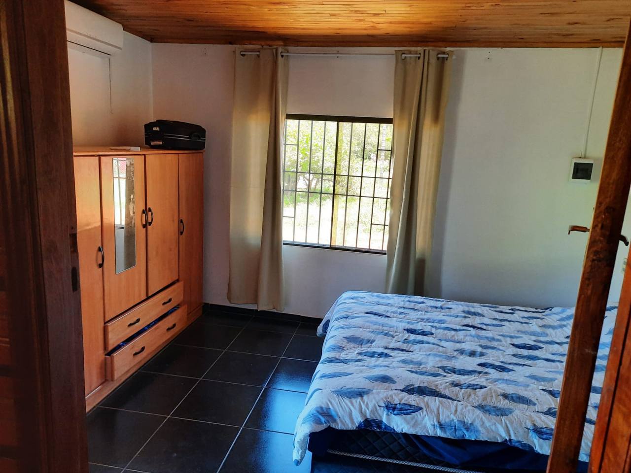 CASA RENOVADA CON TRES APARTAMENTOS Y JARDÍN! — foto 2