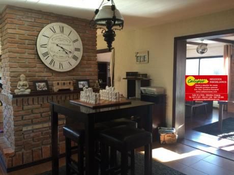 Casa Con Piscina -próxima A La Playa Mansa- Inmobiliaria Calipso - Ref.213
