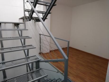 Sin Gastos Comunes! Como A Estrenar, Moderno Apto Triplex.
