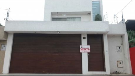 Vendo Espectacular Y Lujosa Casa De 2 Plantas Zona Altamente Comercial, 4to. Anillo Ventura Mall.