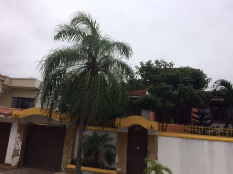 Vendo Hermosa Casa De 2 Plantas En Zona Santos Dumont