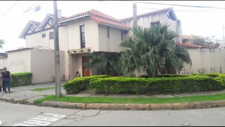 Ofertón Abajo De Avalúo En Exclusividad, Vendo Hermosa Y Lujosa Casa En El Condominio "remanso II", Ubicada Zona Norte 8vo. Anillo Y Av. Cristo Redentor.
