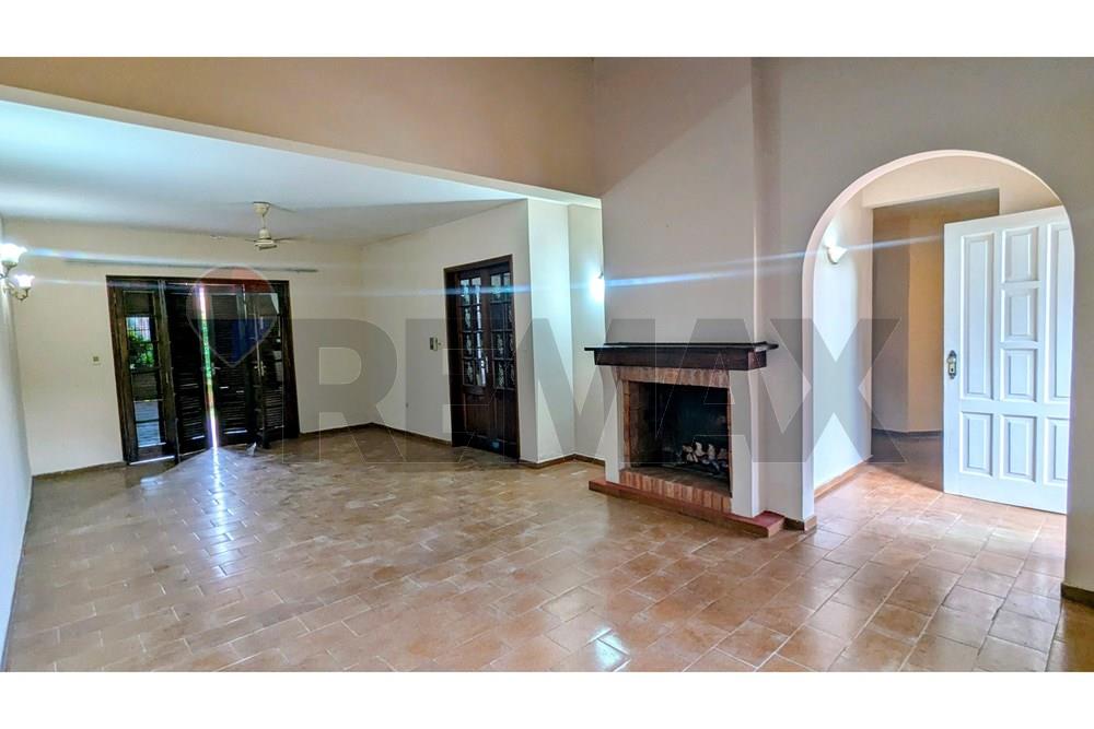 Casa - Alquiler - Fernando De La Mora, Paraguay — foto 2