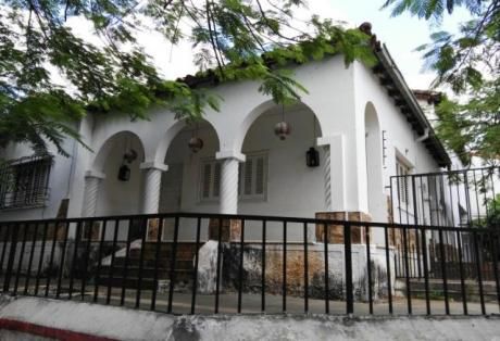 Alquilo Amplia Residencia Ideal Para Oficina.