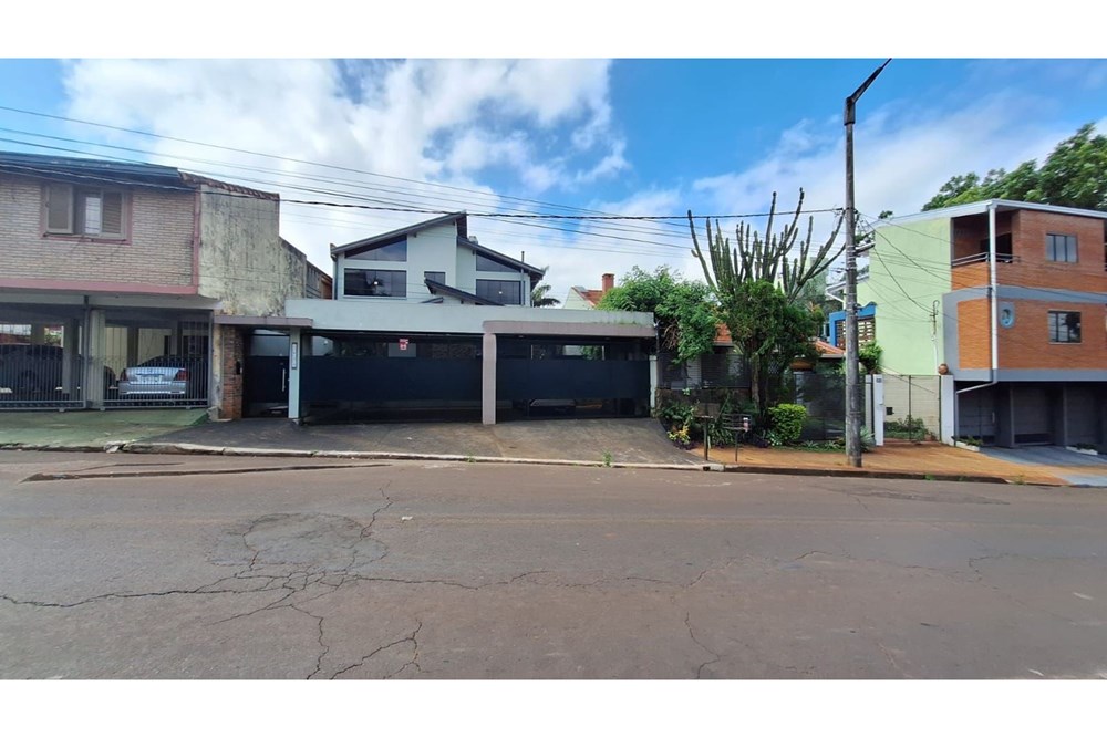 VENDO AMPLIA CASA EN ENCARNACION — foto 2