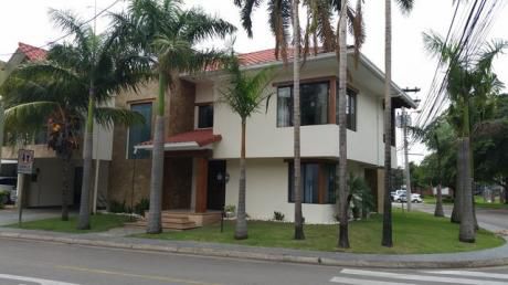 Bella Casa En Alquiler En Barrio Norte