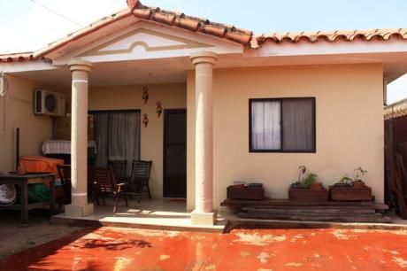 Casa Con Piscina En Venta Zona Sur Radial 13 Y Santos Dumont 6to Anillo