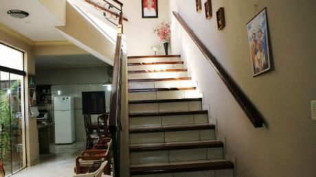Hermosa Casa Con 3 Vivienda Y Dos Tiendas Sobre Avenida Centrica