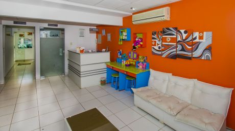 Hermosa Clinica Dental Con Casa