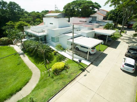 Hermosa Casa En El Urubo