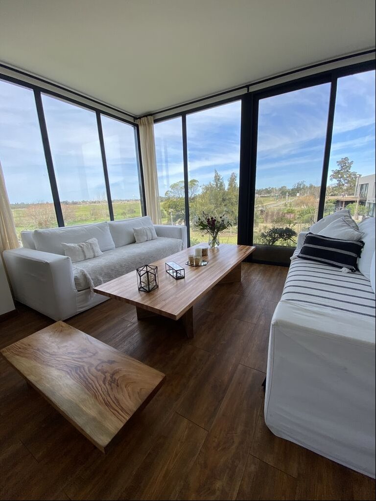 Casa de 3 dormitorios, escritorio y piscina en Altos de la Tahona. Con Renta!
