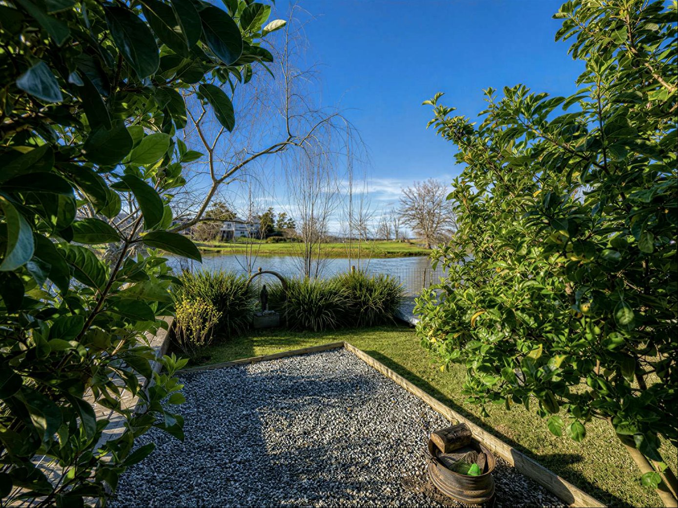 Casa frente al lago en Lomas de La Tahona con vistas únicas · Foto 4