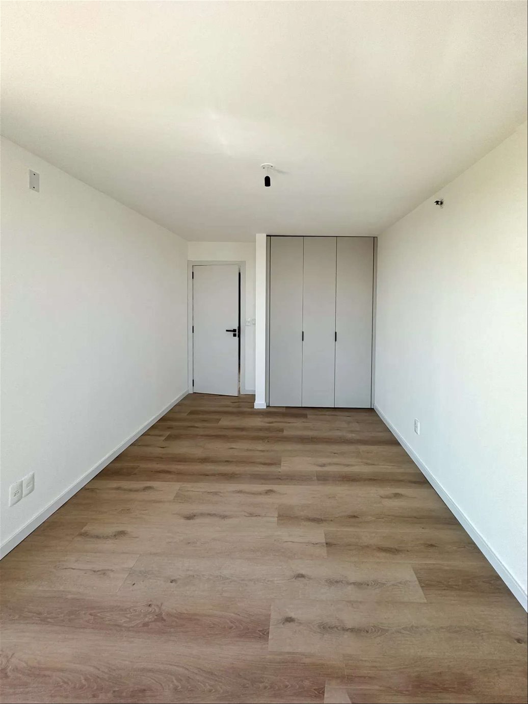 Apartamento de 1 dormitorio con garaje con una de las mejores vistas al mar y ciudad · Photo 3