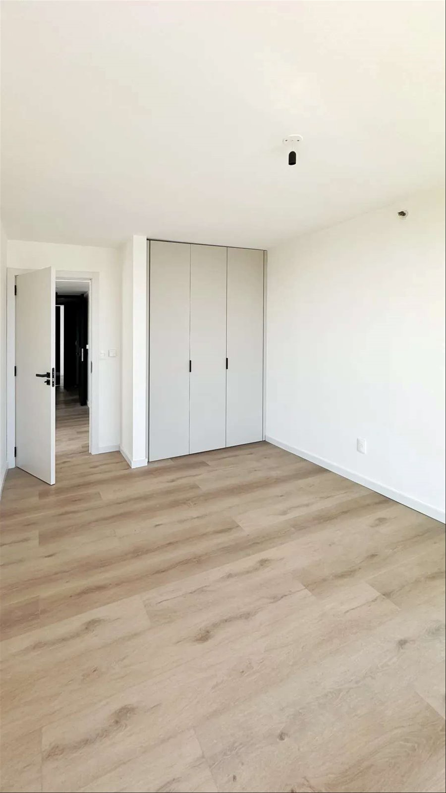 Apartamento de 1 dormitorio con garaje con una de las mejores vistas al mar y ciudad · Photo 4