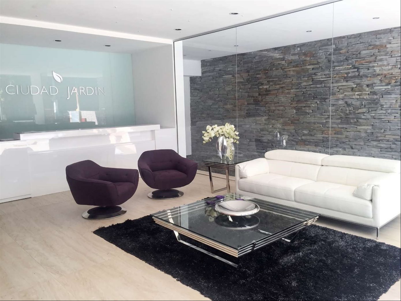 Apartamento de 2 dormitorios amoblado con patio en Pocitos