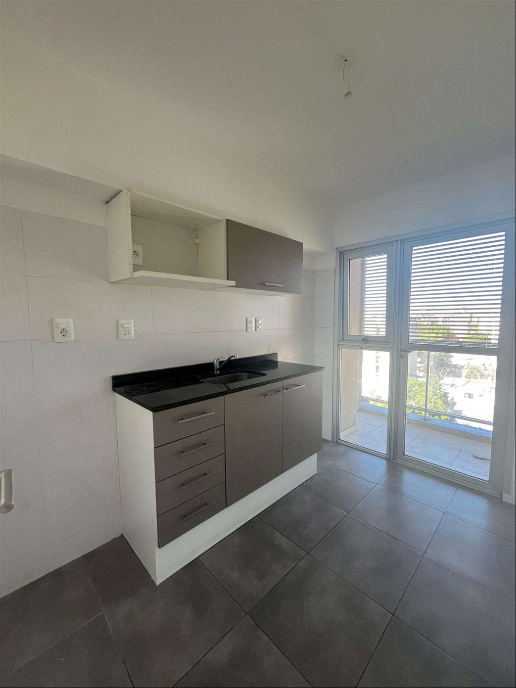 Apartamento de 2 dormitorios en piso alto con terraza y garaje · Foto 3
