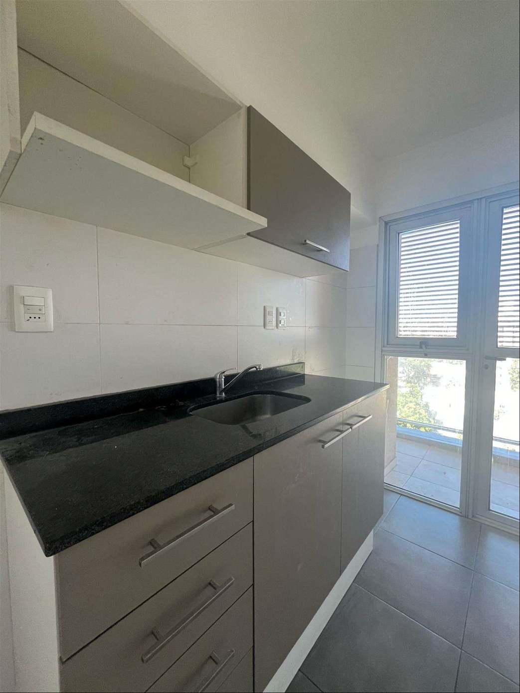 Apartamento de 2 dormitorios en piso alto con terraza y garaje · Foto 2