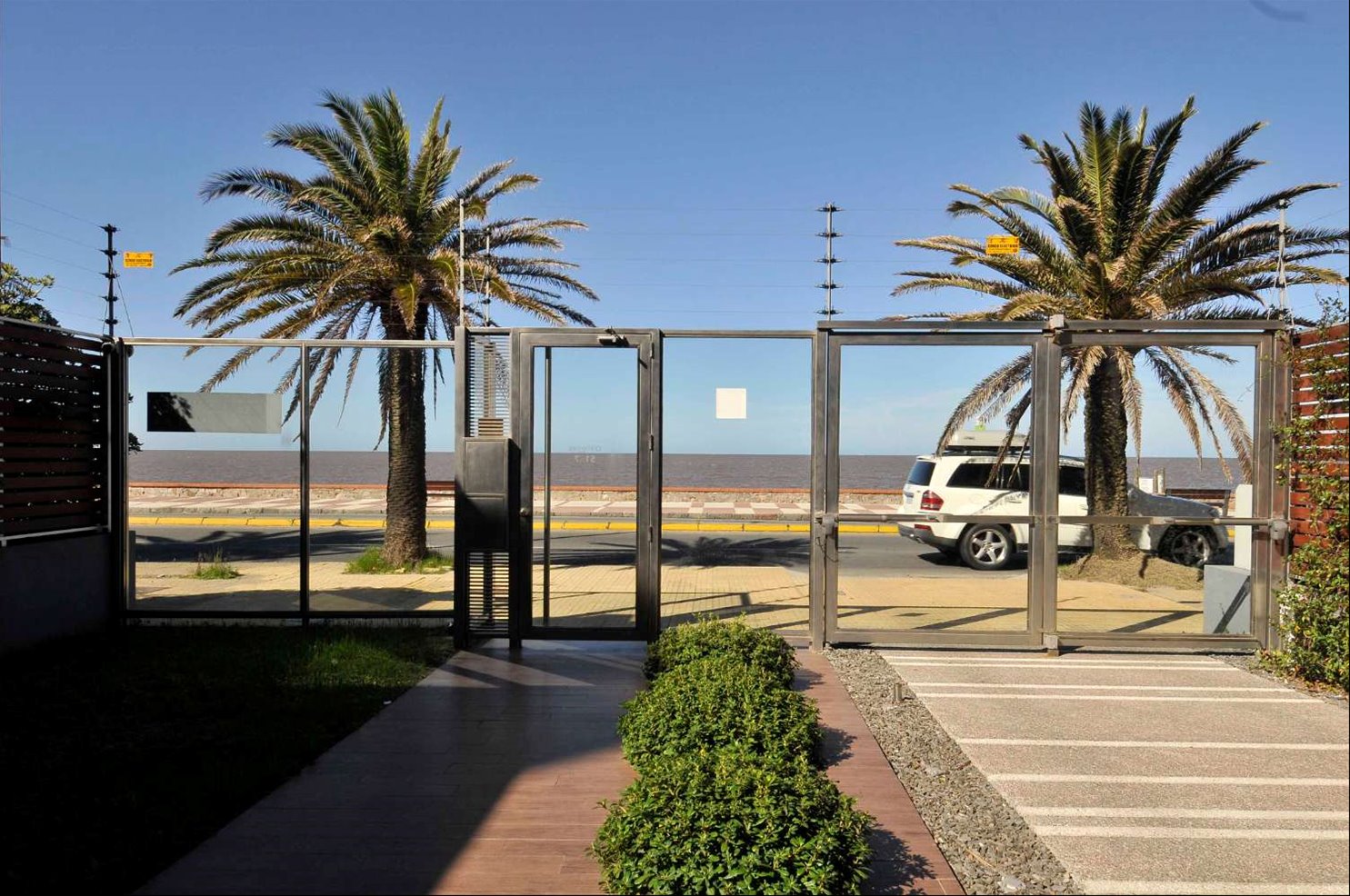 Monoambiente con patio frente al mar en Malvín