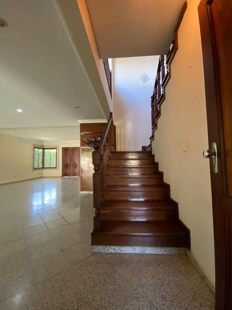 Casa De 2 Plantas Con Piscina | Nazareth — foto 3