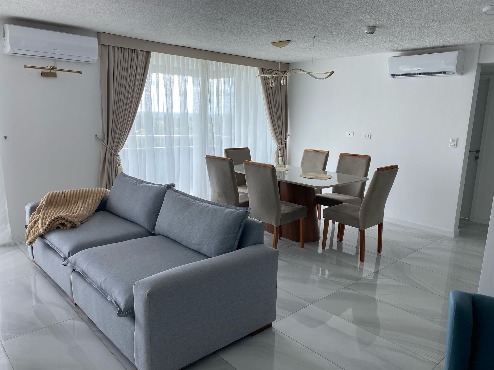 ALQUILO PENTHOUSE AMOBLADO EN ALTAMIRA SURUBI´I — foto 2