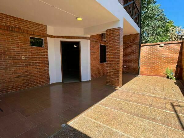 Dúplex en 4 Mojones con Quincho y 2 Cocheras – ¡Listo para Mudarse! (11178) — foto 2