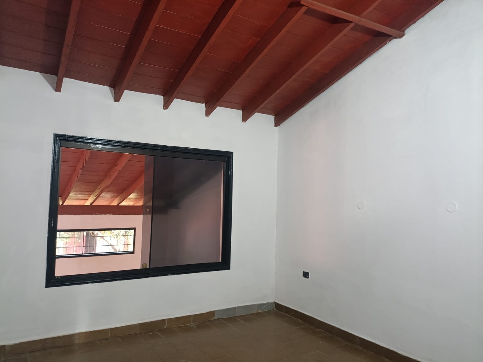 VENDO CASA EN CAACUPE CERCA DEL POZO DE LA VIRGEN — foto 3