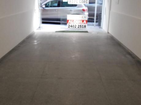 Excelente Local Comercial Sobre Calle 33 A Mts. Sarandi