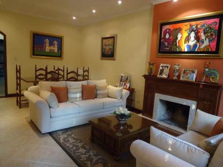 Hermosa Casa Con Piscina Toda En Planta Baja - Barrio Las Mercedes.