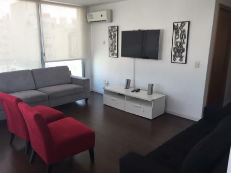 Apartamento En Pocitos Con Parrillero Y Piscina